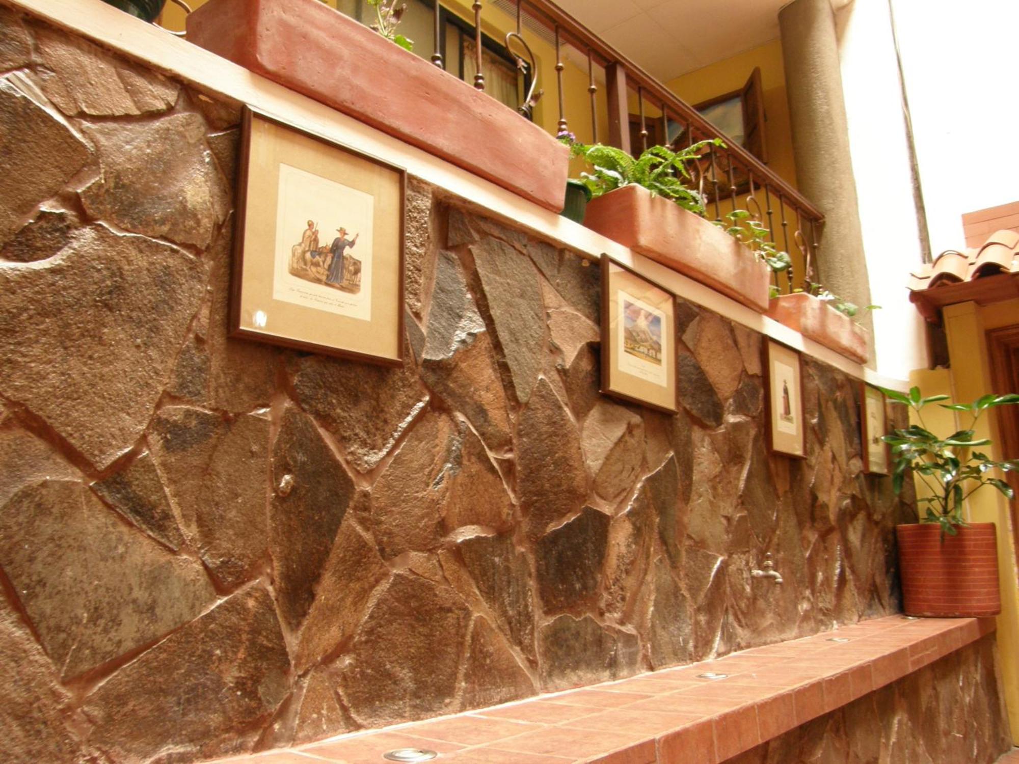 Mía Leticia Hostal