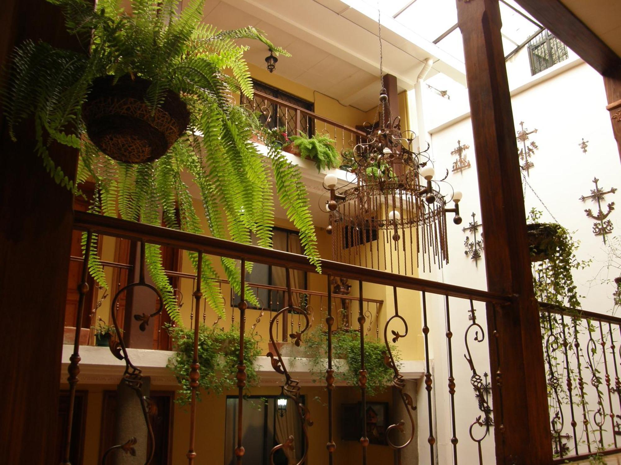 Mía Leticia Hostal *
