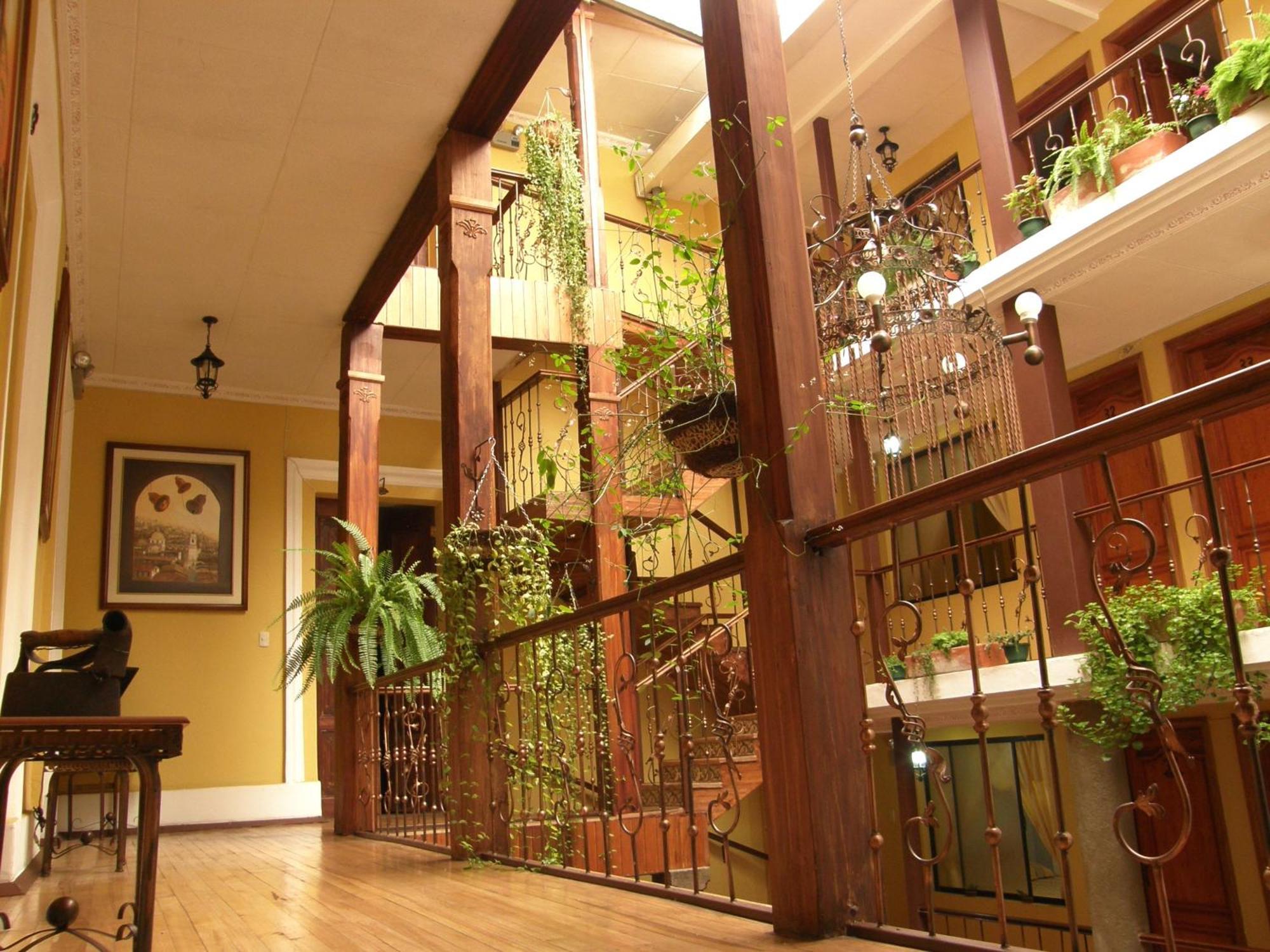 Mía Leticia Hostal